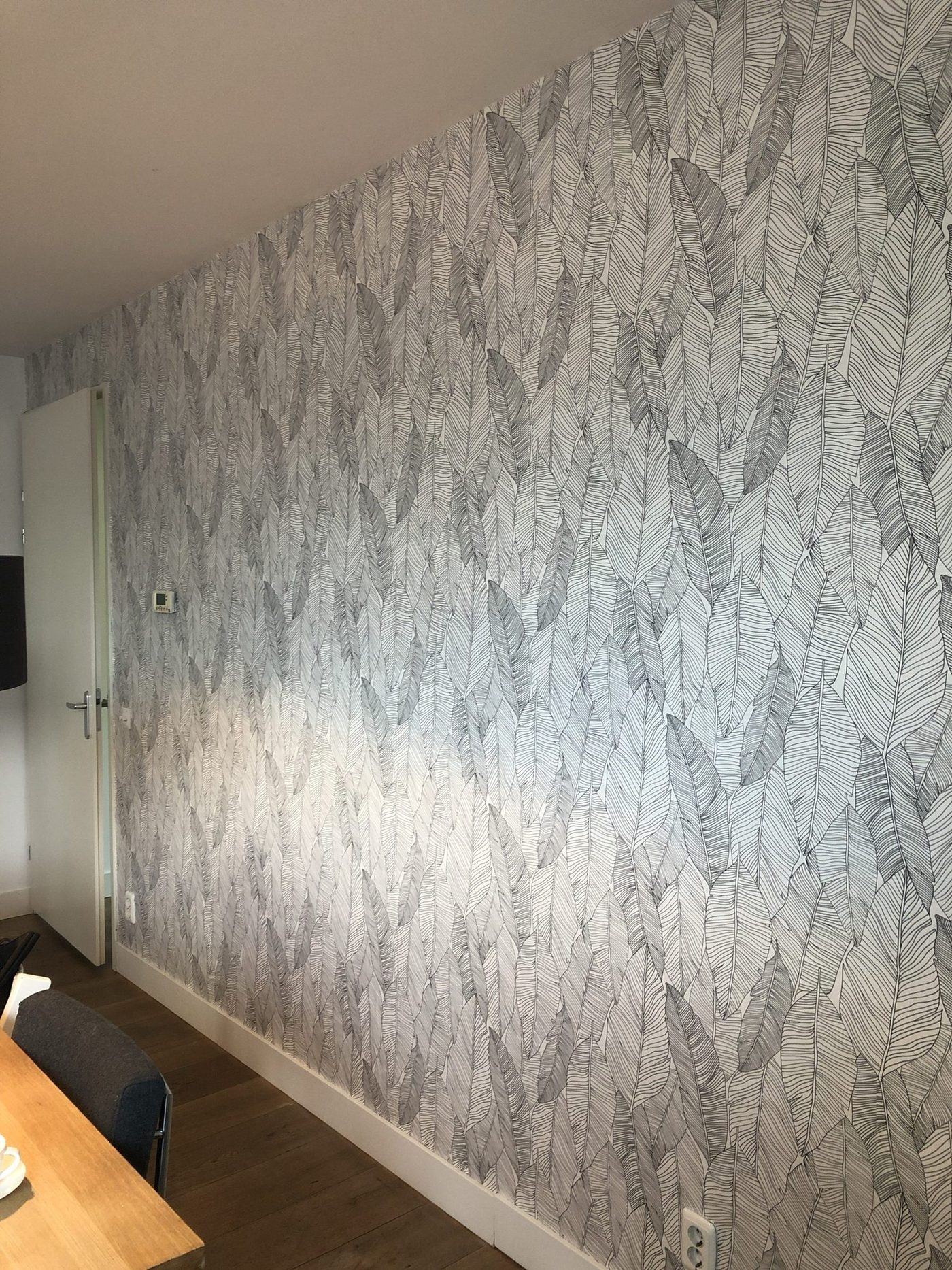 Dessin doorgezet tot het plafond, Hal