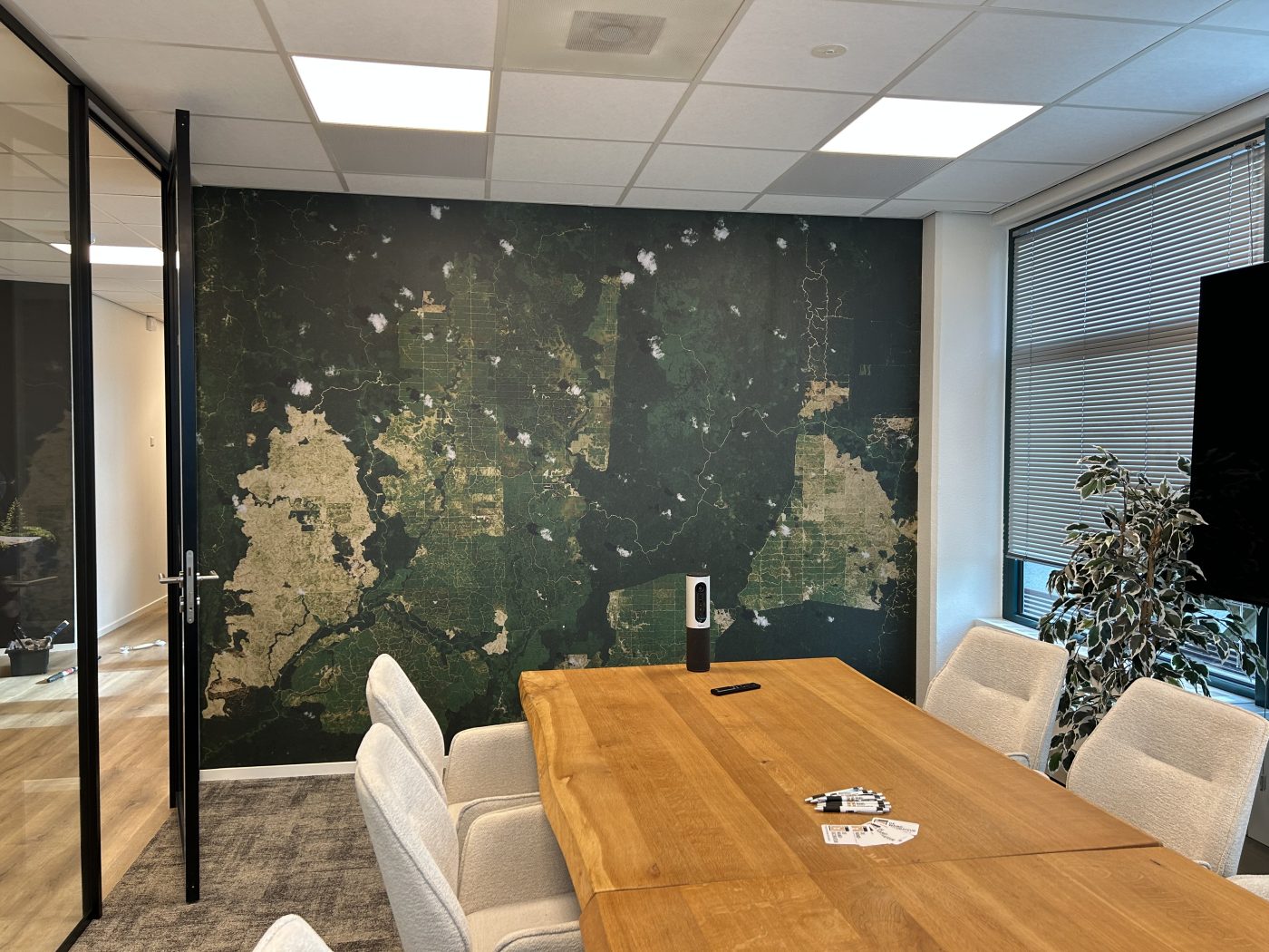 Wereld vanaf de ruimte, Kantoor